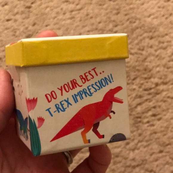 TALKING TABLES
Roarsome facts & fun game - Picture 3 of 8